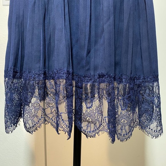 Grand Oriental Pleated Lace Dress Size M Navy Blue - Picture 3 of 5